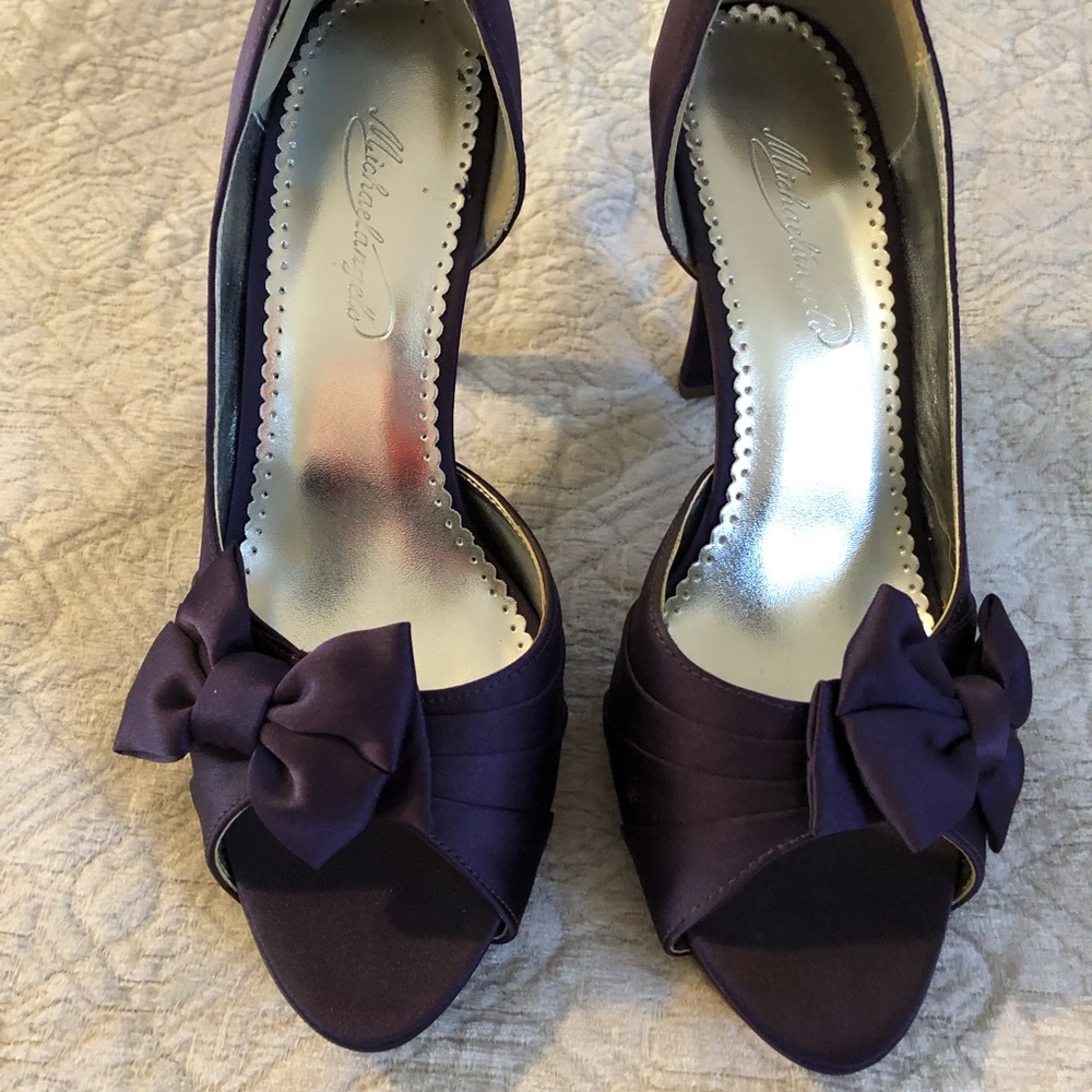 Purple heels with bow